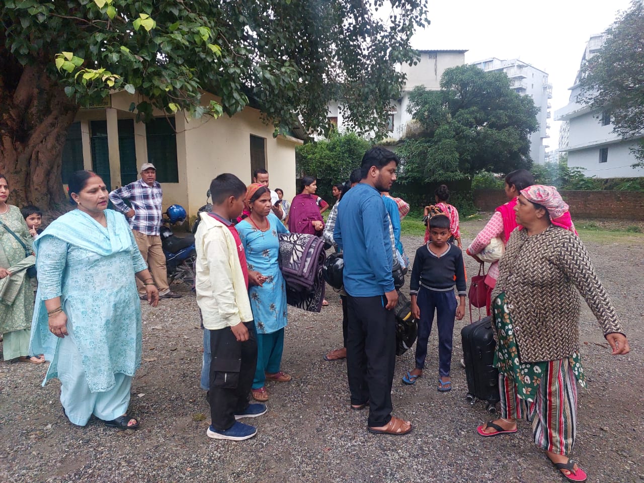 बचाव कार्य: जिला प्रशासन ने आपदा प्रभावित 168 लोगों को अच्छे होटलों में किया शिफ्ट