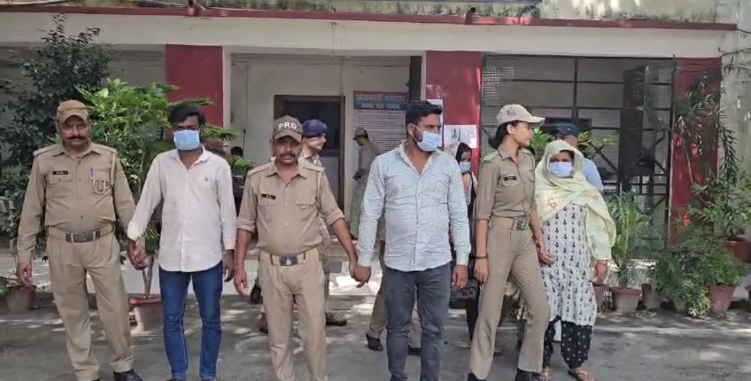 शिकंजा: 51 किलो गांजे के साथ दो महिलाओं सहित चार नशा तस्करों को पुलिस ने किया गिरफ्तार