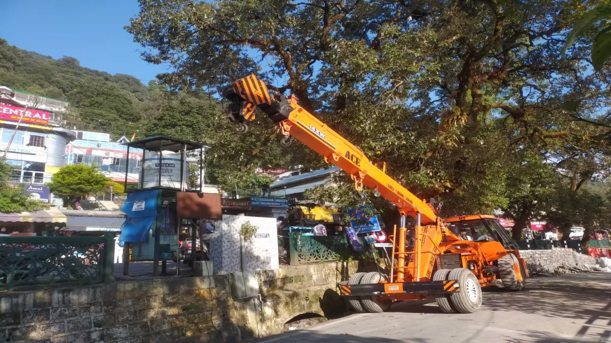 राहत:  मौके पर पहुंच गईं मशीनें, जल्द शुरू होगा माल रोड का ट्रीटमेंट