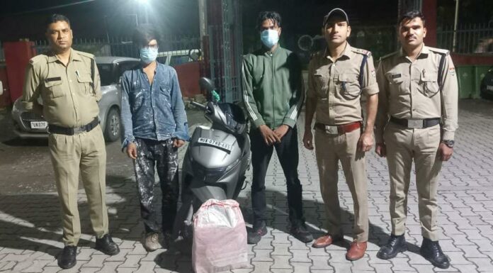 शिकंजा : मोबाइल टावर से केबिल चोरी करने के आरोप में दो गिरफ्तार, स्कूटी सीज