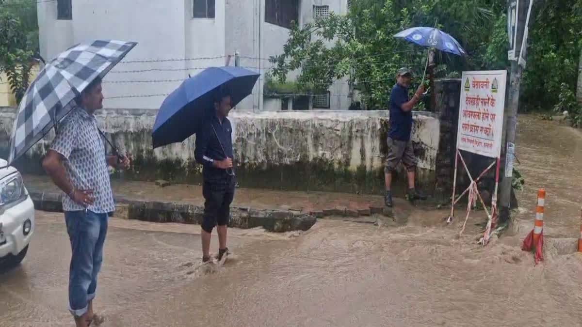 दहशत: खतरे के निशान से ऊपर पहुंची गौला नदी, बैराज से छोड़ा गया 48,000 क्यूसेक पानी