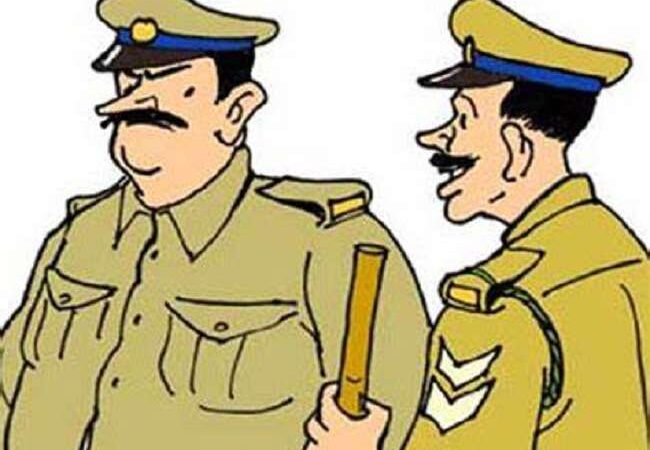 विवाद: पड़ोसी ने महिला के सिर पर दरांती से किया वार, बचाने आई नाबालिग बेटी पर भी किया हमला