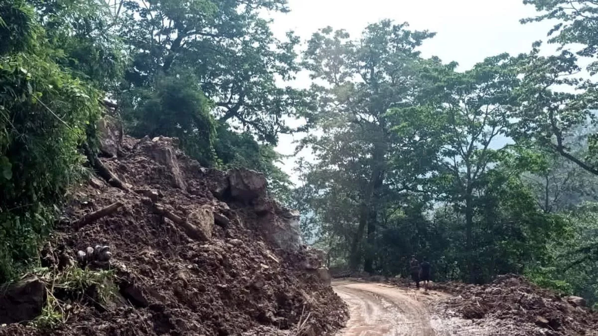 आवाज़: सतपुली-मैंदोली-जयहरीखाल वैकल्पिक मोटर मार्ग की जल्द मरम्मत कराने की मांग 