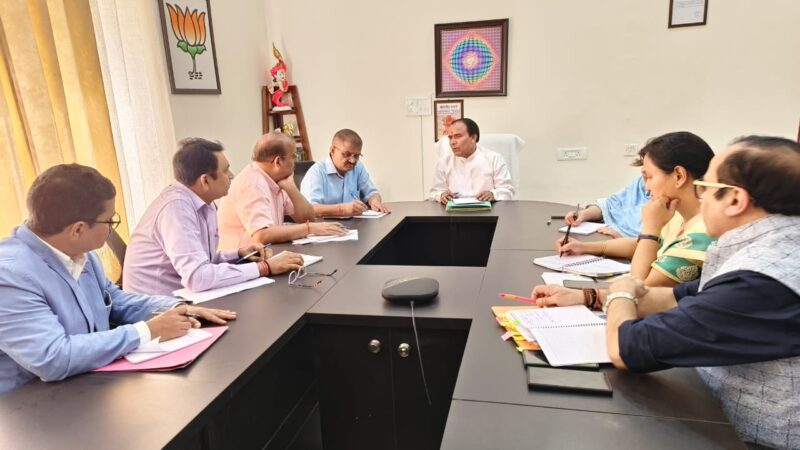 सख़्त तेवर: जनपदों से तलब की निःशुल्क पाठ्य पुस्तक वितरण की रिपोर्ट