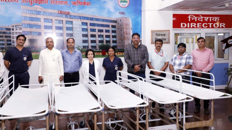 एम्स: ट्रस्ट ने संस्थान को दान कीं 10 स्ट्रेचर ट्रॉली,गंभीर मरीजों को शिफ्ट करने में मिलेगी मदद एम्स: ट्रस्ट ने संस्थान को दान कीं 10 स्ट्रेचर ट्रॉली,गंभीर मरीजों को शिफ्ट करने में मिलेगी मदद