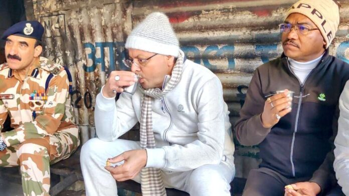 सरल अंदाज: सीएम धामी ने स्थानीय लोगों के साथ मॉर्निंग वॉक के दौरान की चर्चा