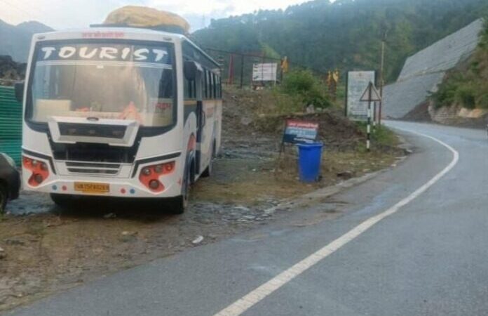 सबक: तीर्थयात्रियों को लेकर जा रहा नशेड़ी बस चालक पहुंचा सलाखों के पीछ, बस हुई सीज