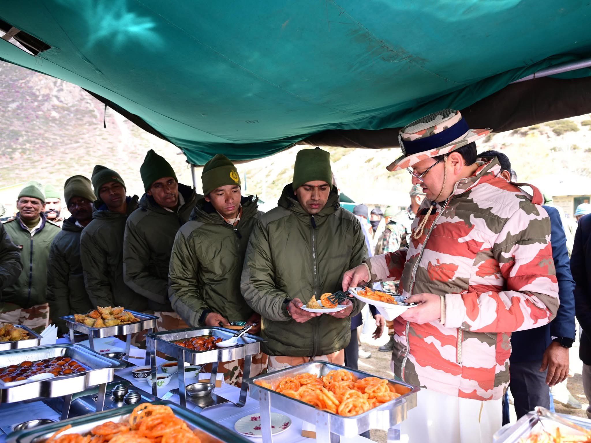 रू-ब-रू: सीएम धामी ने आइटीबीपी के जवानों से मुलाकात कर बढ़ाया उनका हौसला रू-ब-रू: सीएम धामी ने आइटीबीपी के जवानों से मुलाकात कर बढ़ाया उनका हौसला