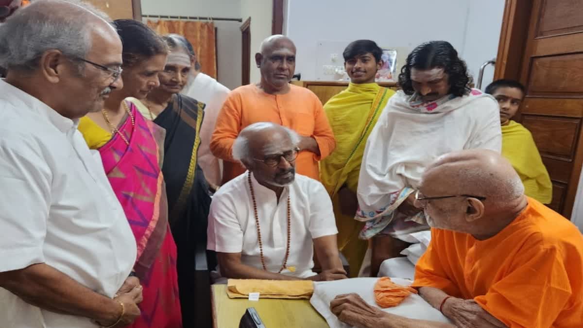 आस्था: आध्यात्मिक यात्रा पर उत्तराखण्ड पहुंचे सुपरस्टार रजनीकांत, बदरीनाथ के लिए हुए रवाना