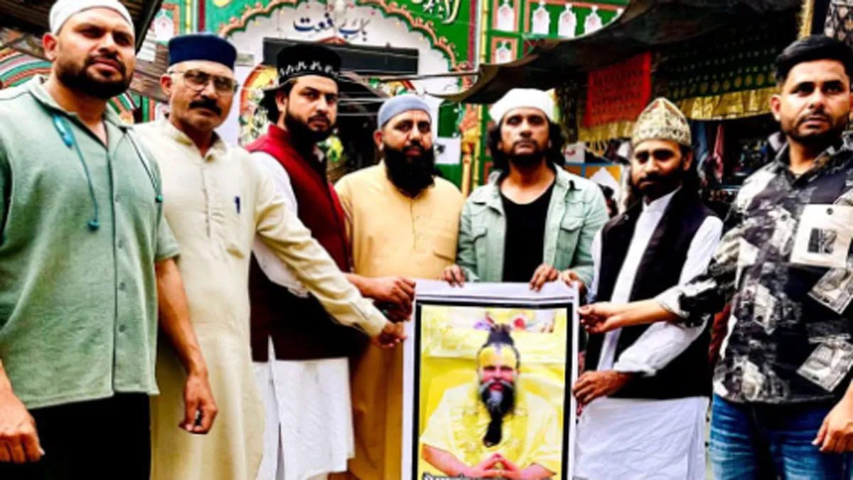 संत प्रेमानंद महाराज की सलामती के लिए मुस्लिम समुदाय के लोगों ने चढ़ाई पिरान कलियर में चादर