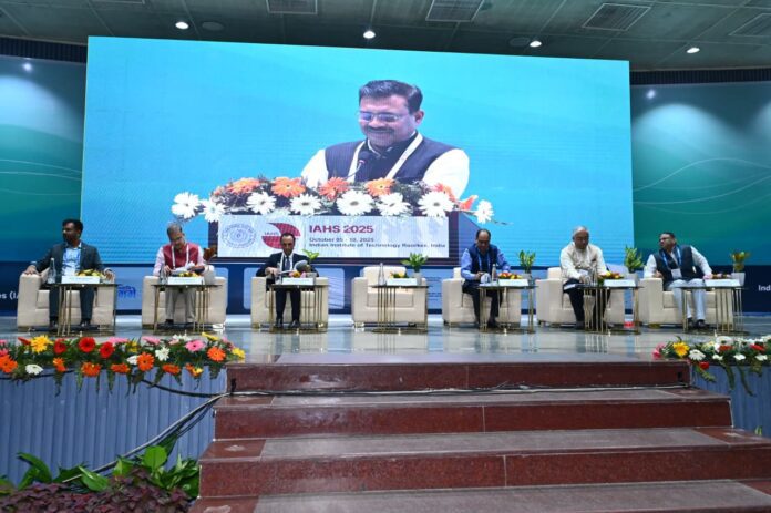 राज-काज: जलवायु परिवर्तन के प्रति लचीलापन सतत विकास के लिए महत्वपूर्ण- मुख्य सचिव वर्द्धन