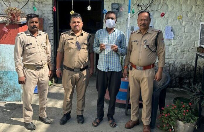 शिकंजा: नकदी सहित जेबकतरा गिरफ्तार,दो हफ्ते पहले टेंपू में यात्री की जेब से उड़ाए थे बीस हजार रुपये