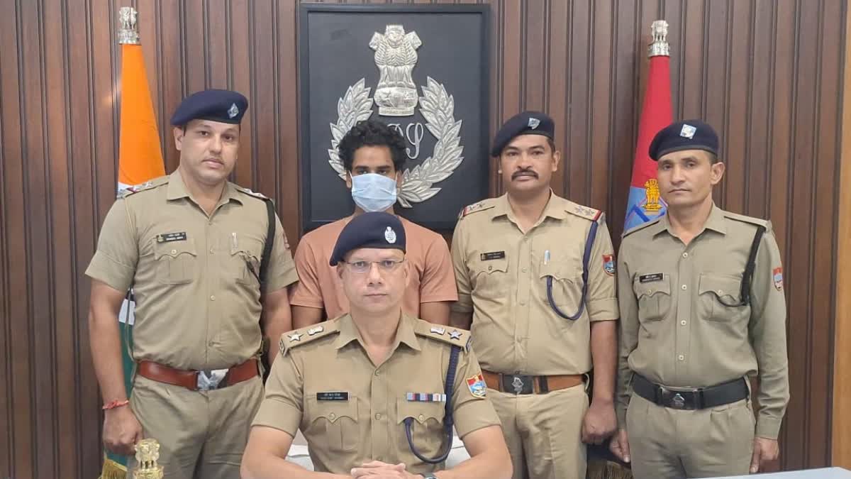 सबक: नाम बदलकर महिला को ब्लैकमेल कर दुष्कर्म के आरोपी को पुलिस ने किया गिरफ्तार सबक: नाम बदलकर महिला को ब्लैकमेल कर दुष्कर्म के आरोपी को पुलिस ने किया गिरफ्तार