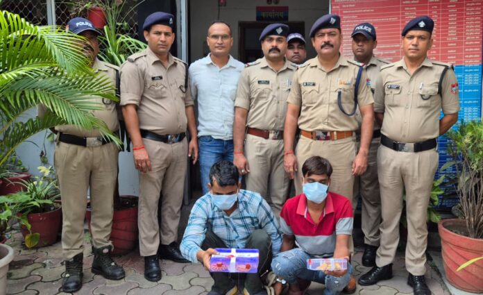शिकंजा: चुराये गये सोने के जेवरात सहित दो आरोपी गिरफ्तार