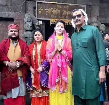 आस्था: फिल्म अभिनेत्री उर्वशी रौतेला ने जागेश्वर धाम में किया रुद्राभिषेक, प्रशंसकों की उमड़ी भीड़ 