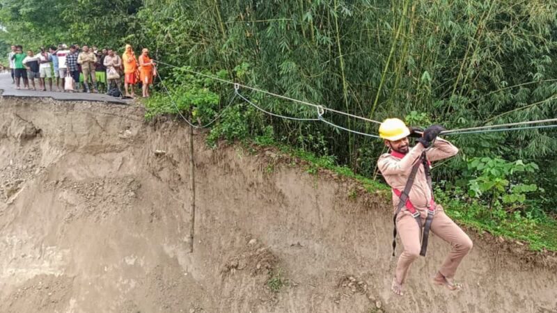 दार्जिलिंग में तबाहीः मूसलाधार बारिश के बाद भूस्खलन से 23 लोगों की मौत