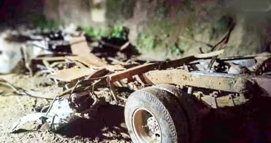 बड़ा हादसाः हिमाचल में पहाड़ी दरकने के बाद मलबे में दबी बस, 18 की मौत
