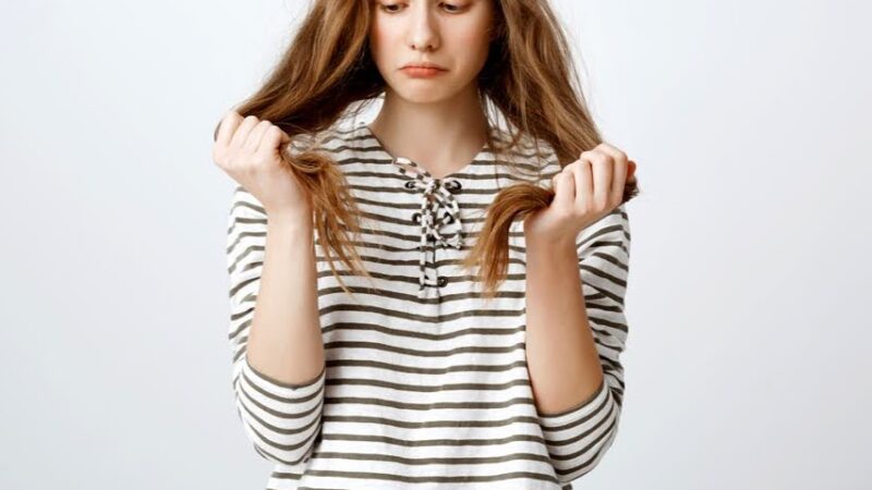 देखभाल: क्या आपके बाल दोमुंहे हो गए हैं? इन 5 तरीकों से इनसे पाएं छुटकारा