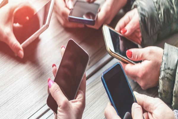 चिंतन: मौजूदा दौर में सोशल मीडिया, रील्स के नशे में जी रही भारत की युवा पीढ़ी