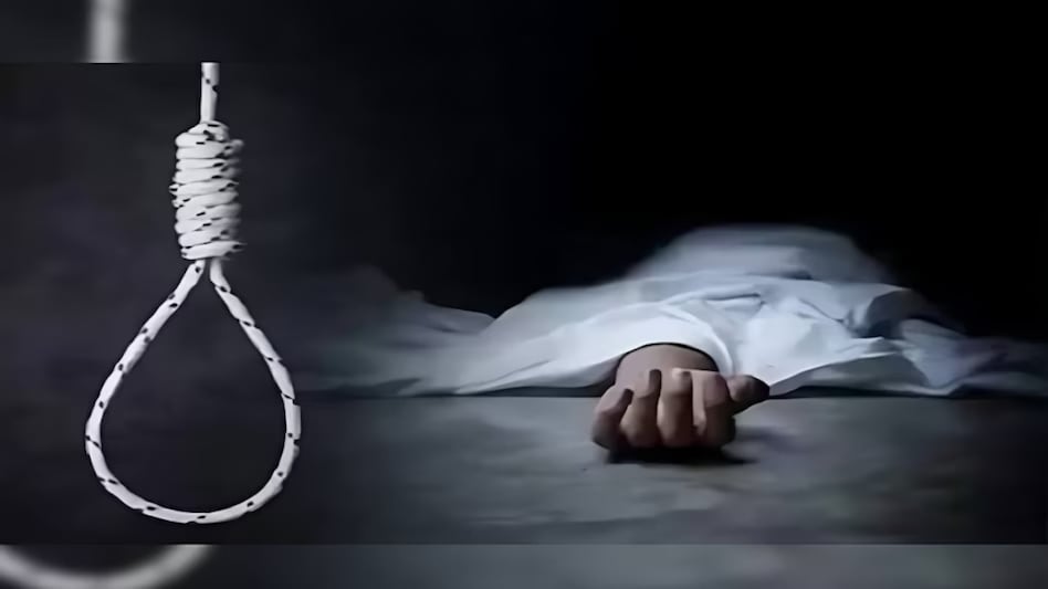 सनसनी: कमरे में फंदे पर लटका मिला 19 वर्षीय युवक का शव, पोस्ट मार्टम रिपोर्ट का इंतजार