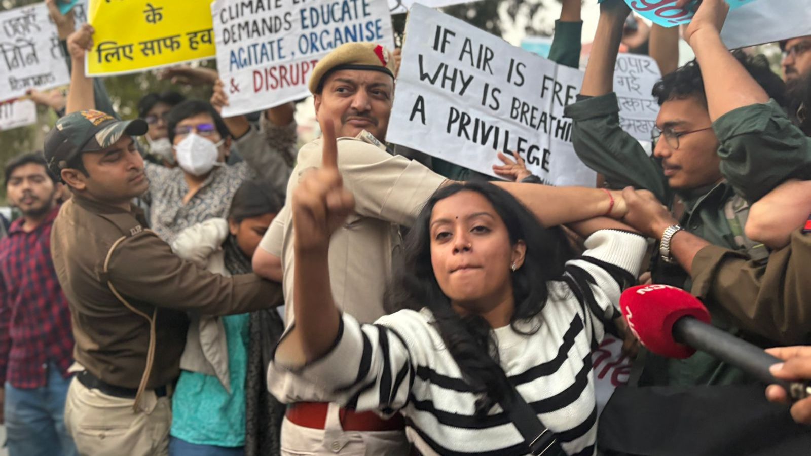 मुद्दा: क्या सरकार की नाकामियों पर बात करने वाली हर आवाज़ अवैध है ?