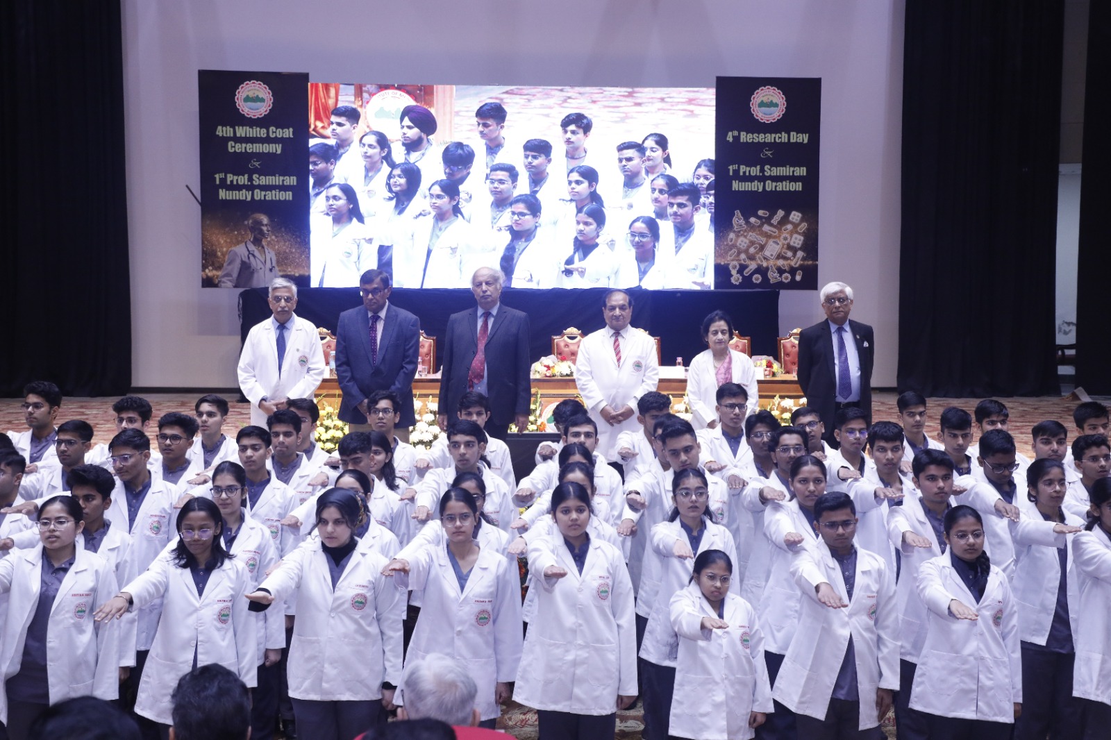 एम्स: एमबीबीएस वर्ष 2025 बैच प्रथम वर्ष के छात्र-छात्राओं ने ली मेडिकल प्राफेशन की शपथ