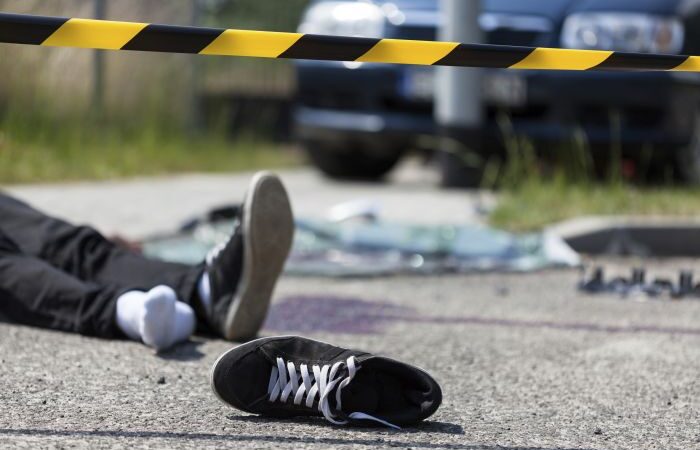 दुखद: अनियंत्रित होकर गहरी खाई में जा गिरी बाइक , पिता की मौके पर ही मौत, पुत्र घायल