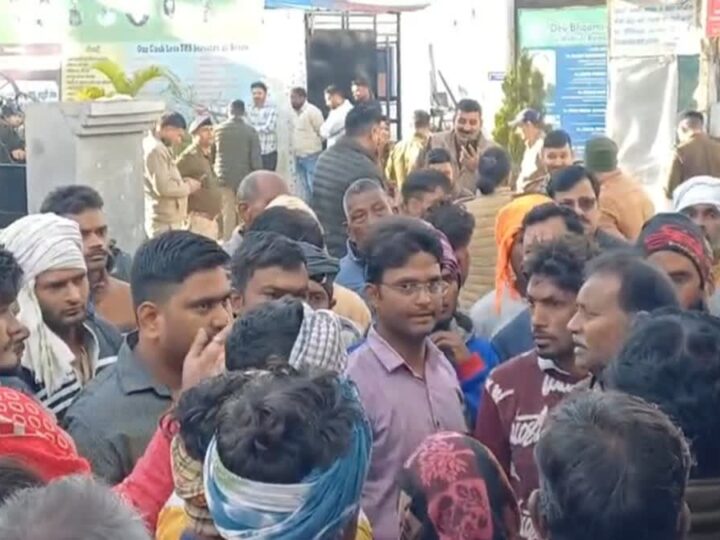 डिलीवरी के बाद प्रसूता की मौत, परिजलों ने किया जमकर हंगामा,धरने पर बैठे