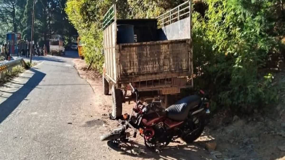 दुखद हादसा: खड़ी पिकअप से टकराई बाइक,दो किशोरों की दर्दनाक मौत,दो की हालत गंभीर