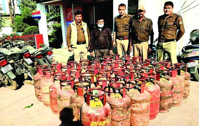 शिकंजा: अवैध सिलेण्डर के कारोबार का पर्दाफाश, एक गिरफ्तार