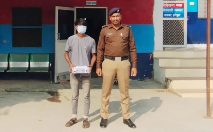 शिकंजा: मारपीट कर लूट करने का आरोपी गिरफ्तार, लूटा गया माल बरामद