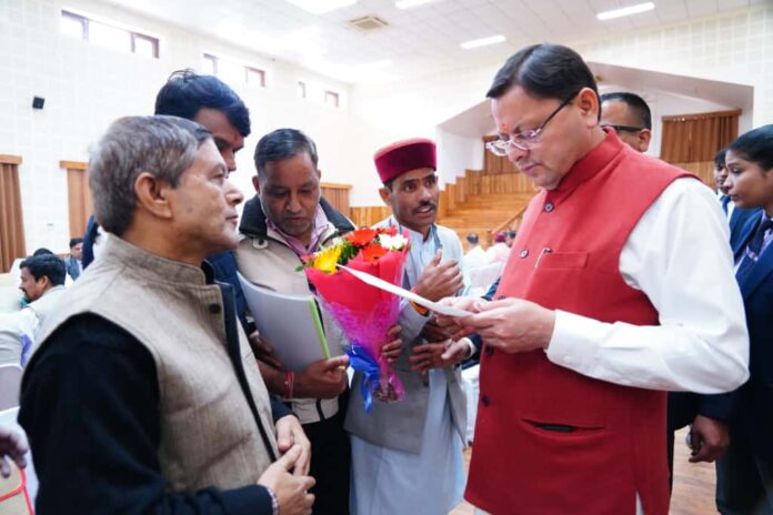 राज-काज: मुख्यमंत्री धामी ने जनता मिलन कार्यक्रम में सुनी जन समस्याएं