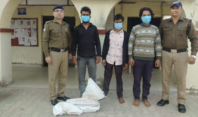 कामयाबी: फैक्टरी से चुराए गए सामान की बरामदगी, पूर्व कर्मचारी समेत तीन गिरफ्तार