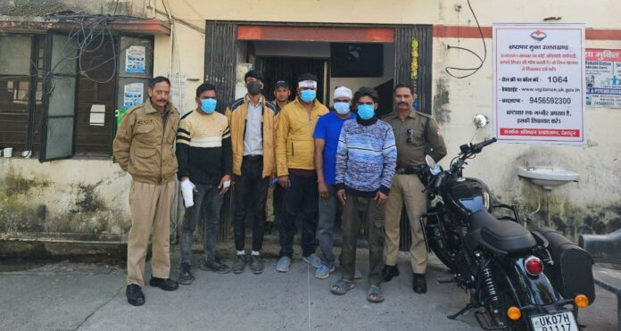 सबक:  हुड़दंगियों को पुलिस ने पढ़ाया कानून का पाठ, मुकदमा दर्ज कर भेज दिया हवालात
