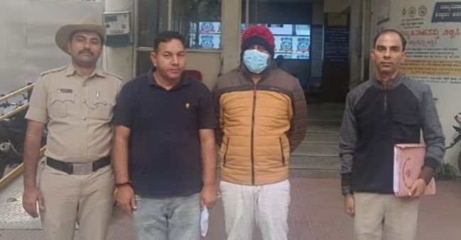 लाखों की धोखाधड़ी मामले में एक ठग गिरफ्तार