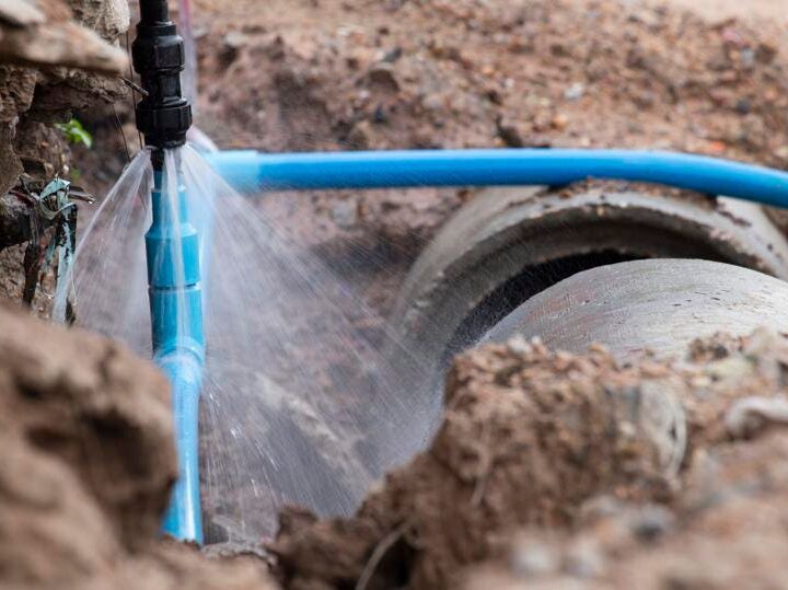 लापरवाही: सीवर व पेयजल लाइन बिछाने को जगह-जगह तोड़ी पेयजल लाइन, पानी की किल्लत शुरू