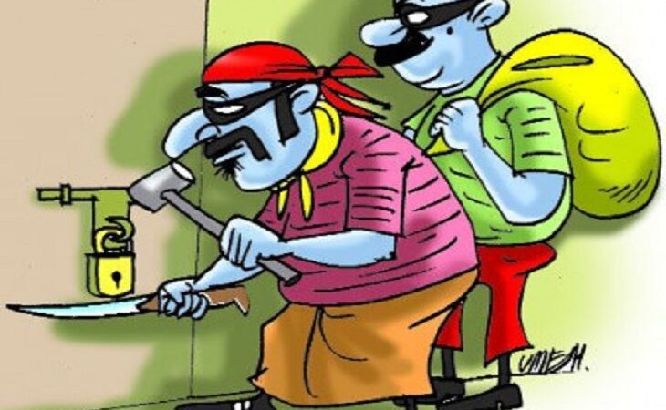 शातिर: घर में ताला लगाकर पार्टी में गया था परिवार , लाखों की नगदी और ज़ेवर उड़ा ले गए चोर
