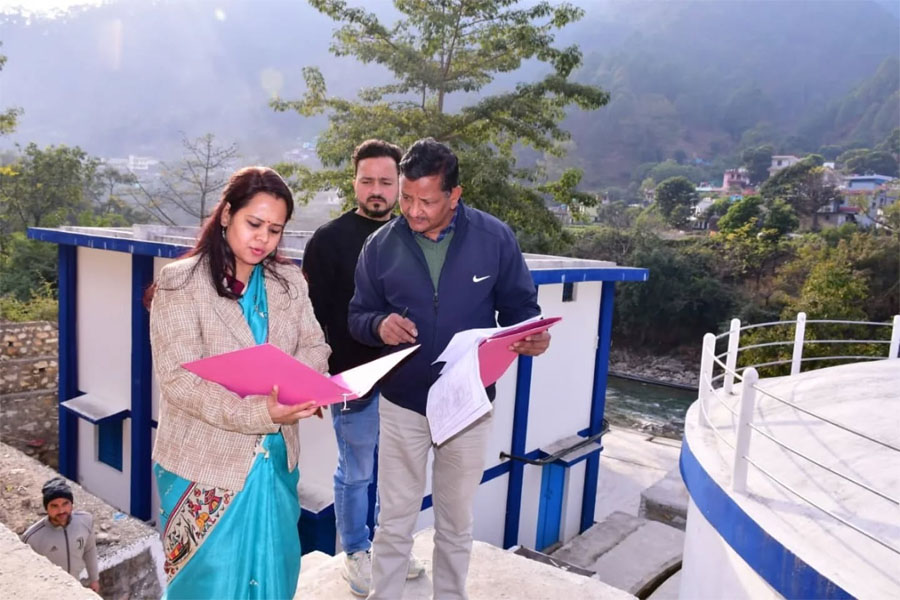 जिलाधिकारी ने काण्डा ग्राम समूह पेयजल योजना का किया औचक निरीक्षण