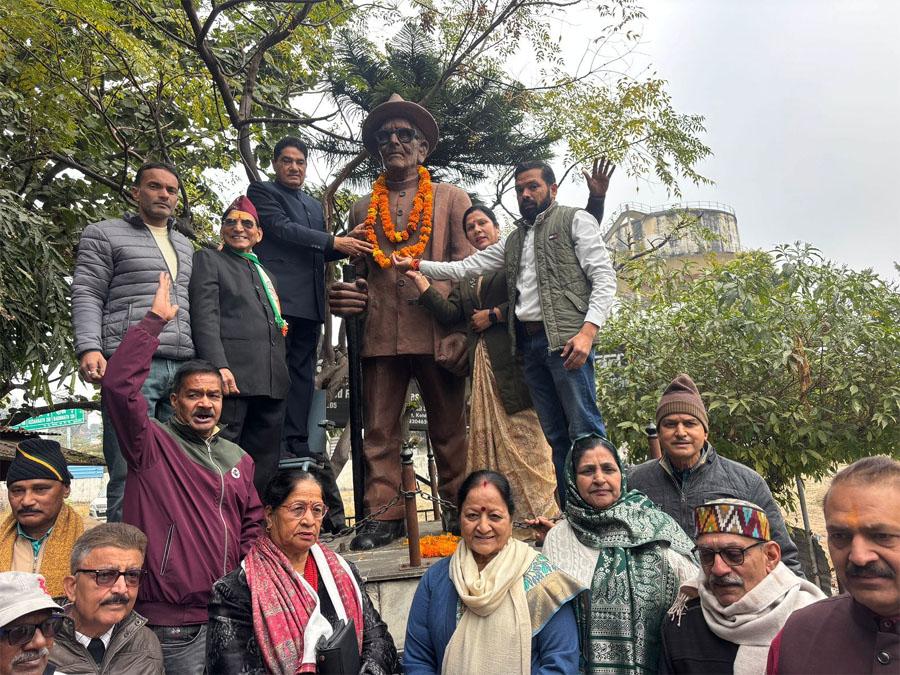 पेशावर कांड के नायक वीर चंद्र सिंह गढ़वाली की जयंती पर कांग्रेसजनों ने दी श्रद्धांजलि