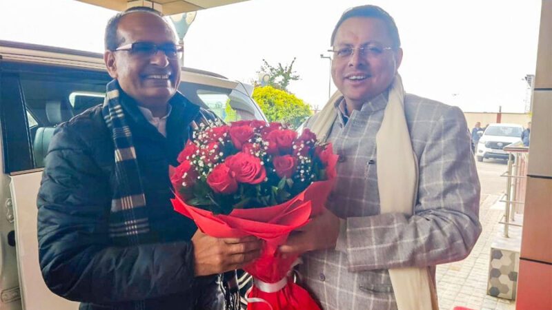 सीएम ने किया शिवराज सिंह चौहान का स्वागत