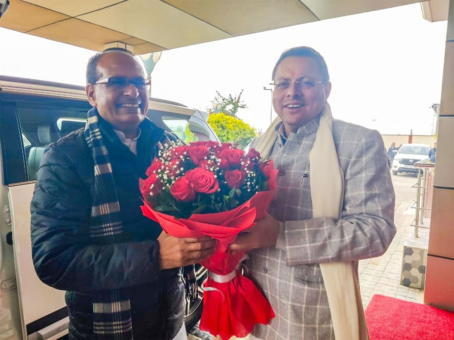 सीएम ने किया शिवराज सिंह चौहान का स्वागत