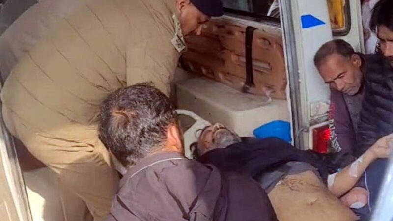 पुलिस की गाड़ी पर फायरिंग, हिस्ट्रीशीटर को लगी गोली