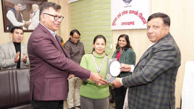 आयोजन: सूचना कर्मचारी संघ द्वारा आयोजित इंडोर खेल प्रतियोगिता के विजेताओं को D G सूचना ने बांटे पुरस्कार