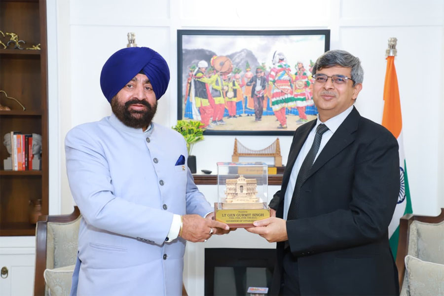 संयुक्त सचिव रक्षा मंत्रालय ने की राज्यपाल से मुलाकात