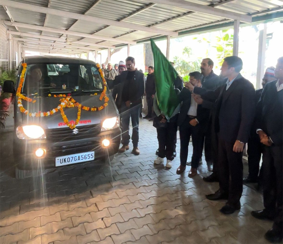 राजकीय नशामुक्ति केन्द्र को एम्बुलेंस, डीएम ने दिखाई हरी झण्डी