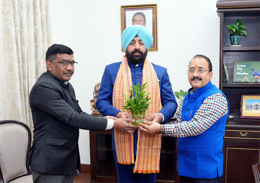 भेंट: अन्य पिछड़ा वर्ग आयोग के अध्यक्ष ने की राज्यपाल से मुलाकात