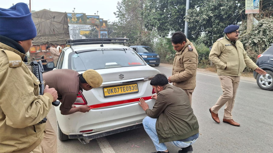 पहल: रात्रि व कोहरे में दृश्यता बढ़ाने को लेकर यातायात पुलिस ने शुरू की मुहिम