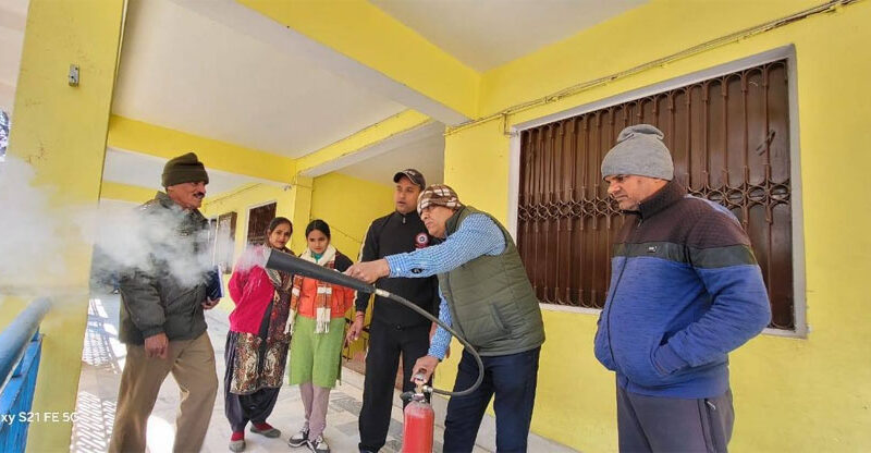 प्रतिष्ठानों में किया गया फायर रिस्क का निरीक्षण
