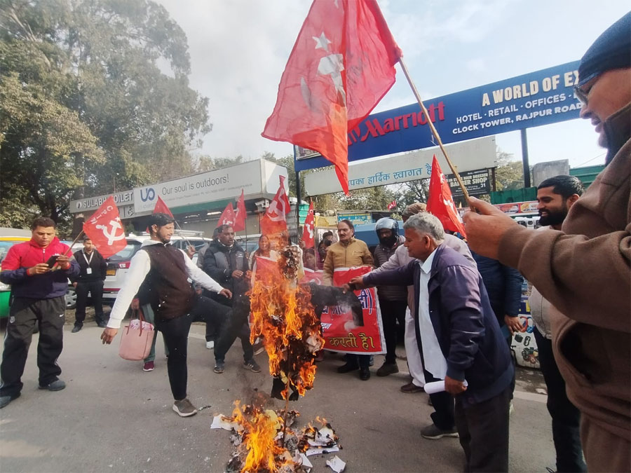 सरकार का पुतला दहन किया, राज्यपाल को ज्ञापन