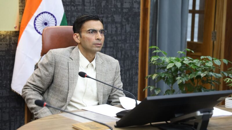 एक्शन: राजमार्गों पर सार्वजनिक स्थानों पर फैले कूड़े-कचरे पर जिलाधिकारी की सख़्ती